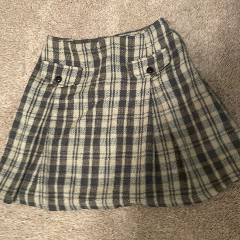 Jonathan Martin Size Large. 100% Acrylic Gray and beige plaid skirt
